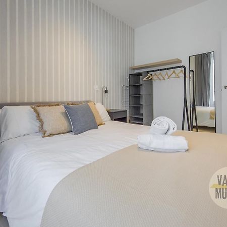 Spacious New Apartment Para 7 En La Plaza De Tirso De Molina Madri Exterior foto