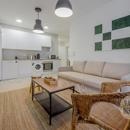 Spacious New Apartment Para 7 En La Plaza De Tirso De Molina Madri Exterior foto